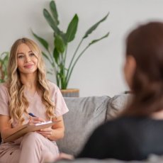 Cosmetologist services in London