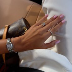 Chill Out Champagne Nail Bar