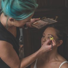 LUXURY MAKEUP