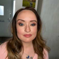 Glossytime makeup artist