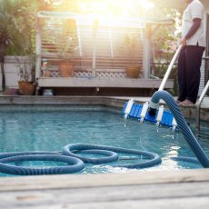 SWIMMING POOL CLEANING SERVICES